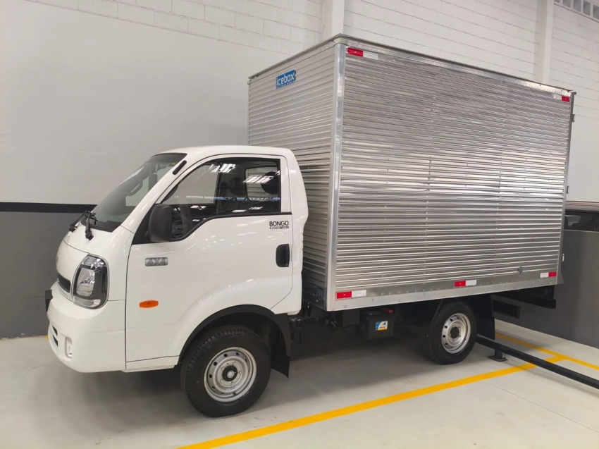 kia bongo k2500 4x4 diesel com ar condicionado e bau 2026