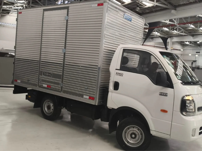 kia bongo k2500 4x4 diesel com ar condicionado e bau 20264