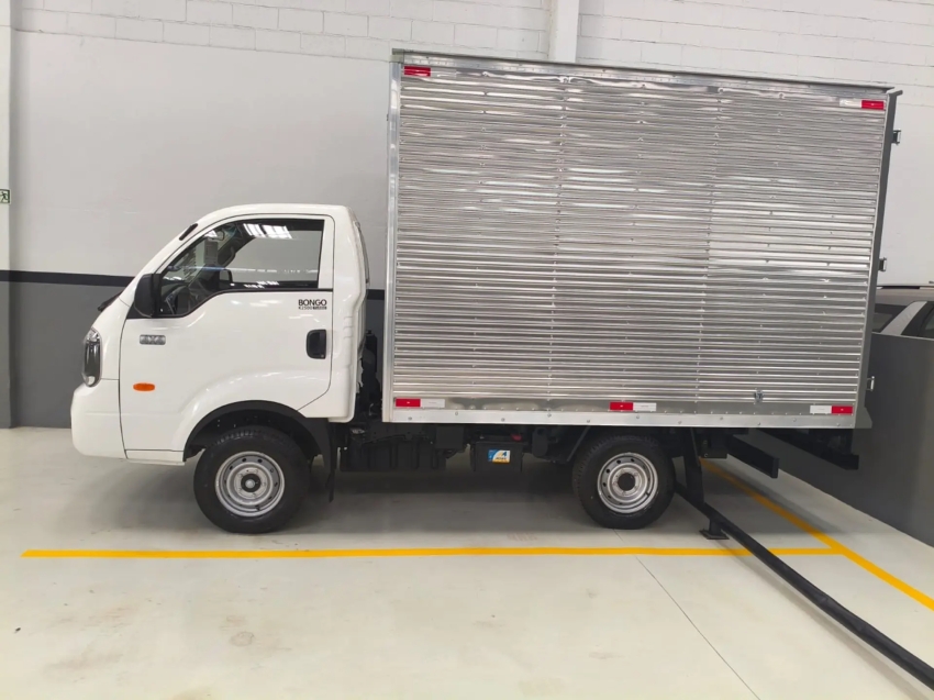 kia bongo k2500 4x4 diesel com ar condicionado e bau 20261