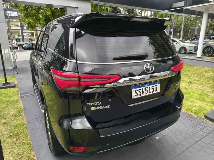 toyota hilux sw4 2.8 d-4d turbo diesel srx 4x4 automatico blindado3