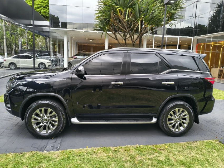 toyota hilux sw4 2.8 d-4d turbo diesel srx 4x4 automatico blindado1
