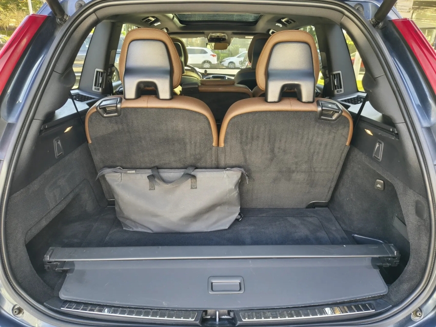 volvo xc90 2.0 t8 hybrid momentum awd geartronic9