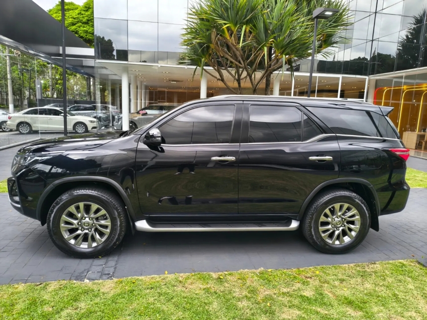 toyota hilux sw4 2.8 d-4d turbo diesel srx 7l 4x4 automatico blindado2