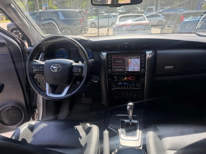 TOYOTA HILUX SW4 2.8 D-4D TURBO DIESEL SRX 7L 4X4 AUTOMÁTICO8
