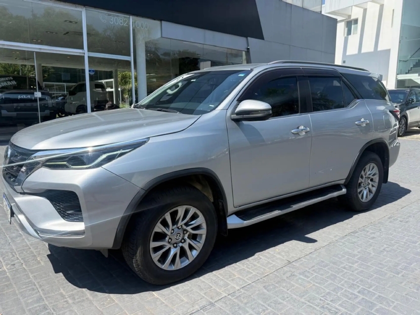 TOYOTA HILUX SW4 2.8 D-4D TURBO DIESEL SRX 7L 4X4 AUTOMÁTICO