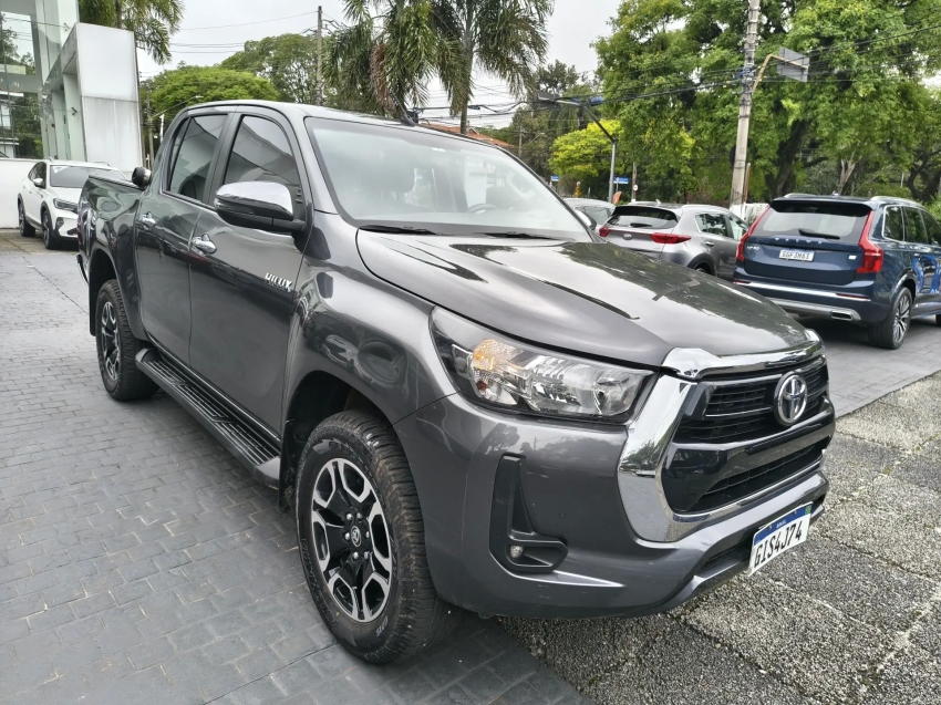 TOYOTA HILUX 2.8 D-4D TURBO DIESEL CD SRV 4X4 AUTOMÁTICO1