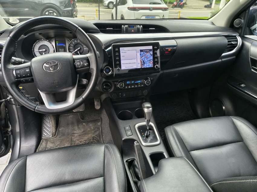TOYOTA HILUX 2.8 D-4D TURBO DIESEL CD SRV 4X4 AUTOMÁTICO5