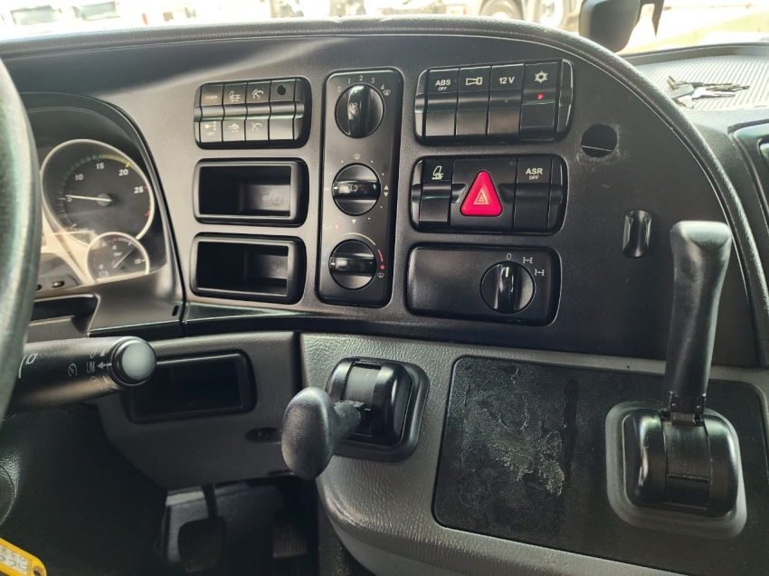 mercedes-benz actros 2651 leito / teto alto 510 diesel automatico 2016 mercedes-benz actros 2651 leito / teto alto 510 diesel automatico 2016