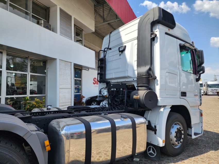 mercedes-benz actros 2651 leito / teto alto 510 diesel automatico 2016 mercedes-benz actros 2651 leito / teto alto 510 diesel automatico 2016