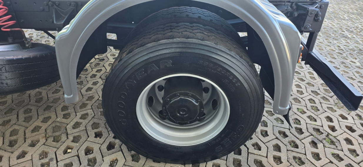 mercedes-benz atron 1635 4x2