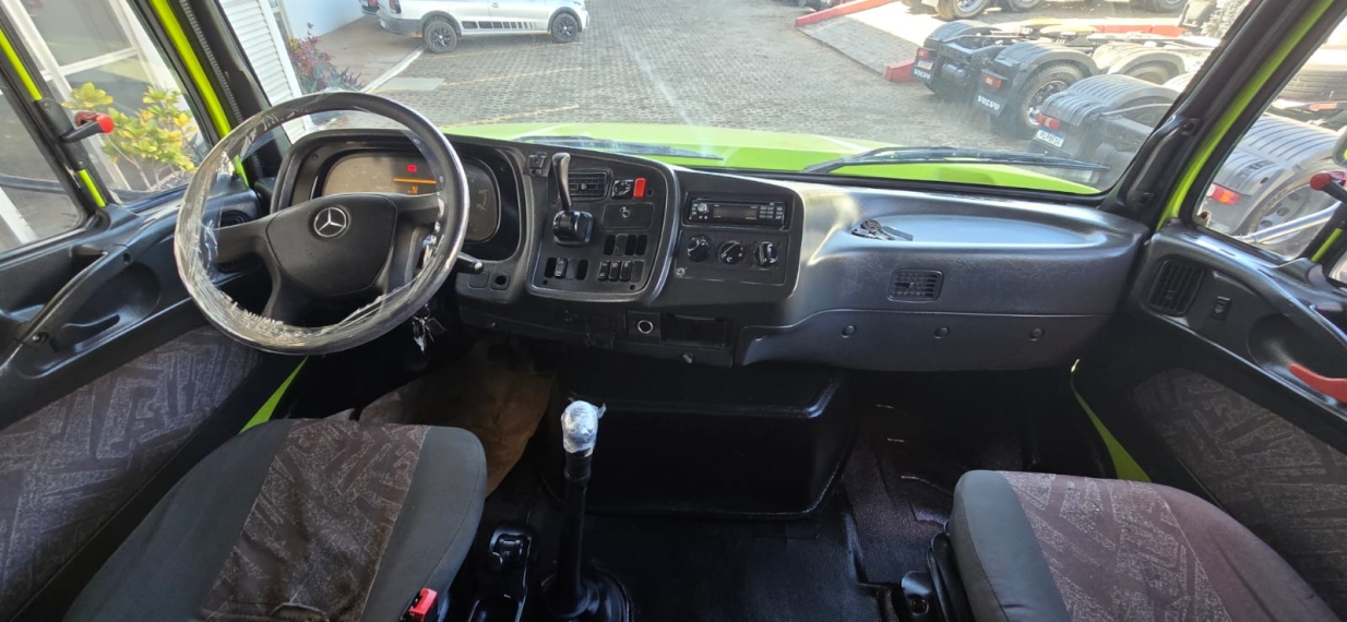 mercedes-benz atron 1635 4x2