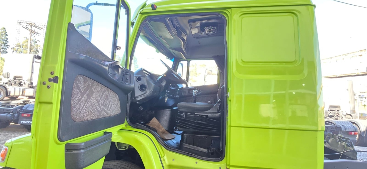 mercedes-benz atron 1635 4x2