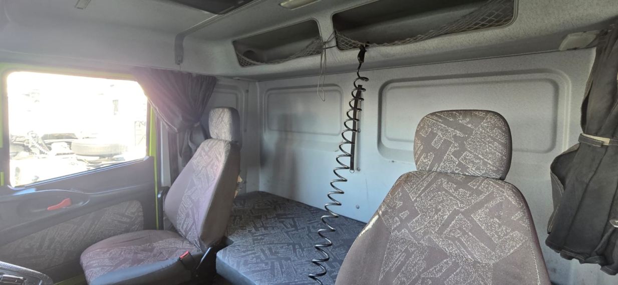 mercedes-benz atron 1635 4x2