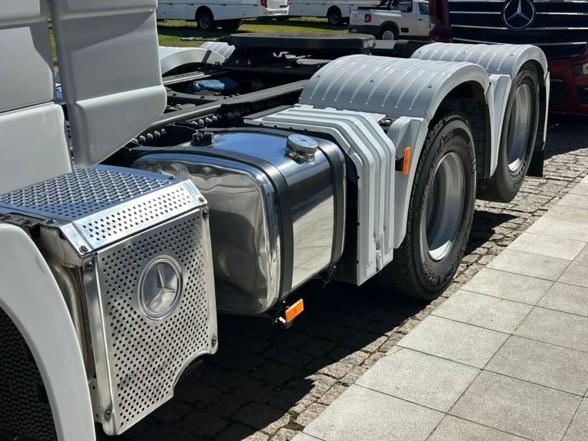 mercedes-benz actros 2546 ls confort 460 diesel 2p automatico 2014