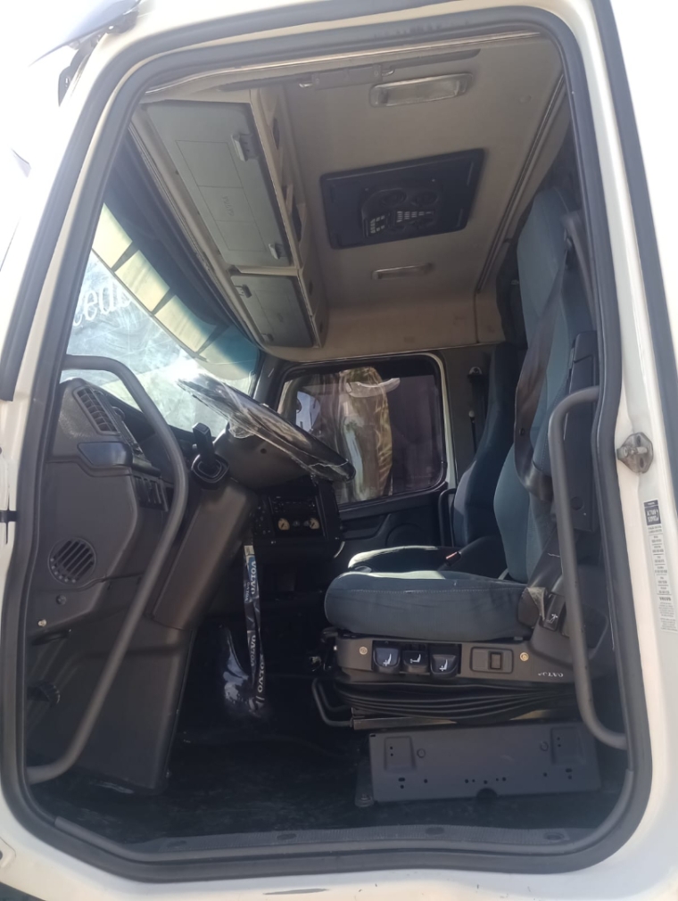 volvo / fh 460 - 6x2  2014/15 teto baixo