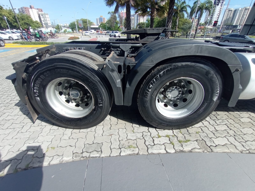 volvo / fh 460 - 6x2  2014/15 teto baixo