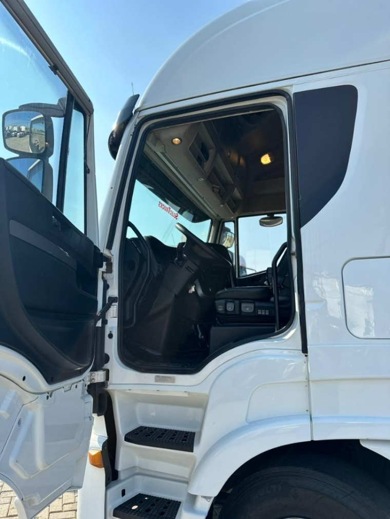iveco stralis hi-way 560 6x4 - selectrucks diesel automatico 2017 iveco stralis hi-way 560 6x4 - selectrucks diesel automatico 2017