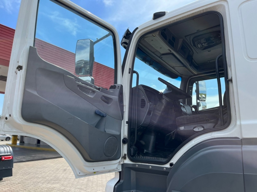 mercedes-benz axor 2535 6x2 350 diesel manual 2009 mercedes-benz axor 2535 6x2 350 diesel manual 2009