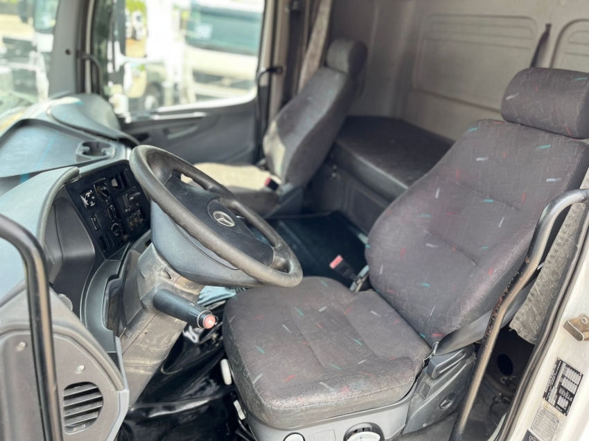 mercedes-benz axor 2535 6x2 350 diesel manual 2009 mercedes-benz axor 2535 6x2 350 diesel manual 2009