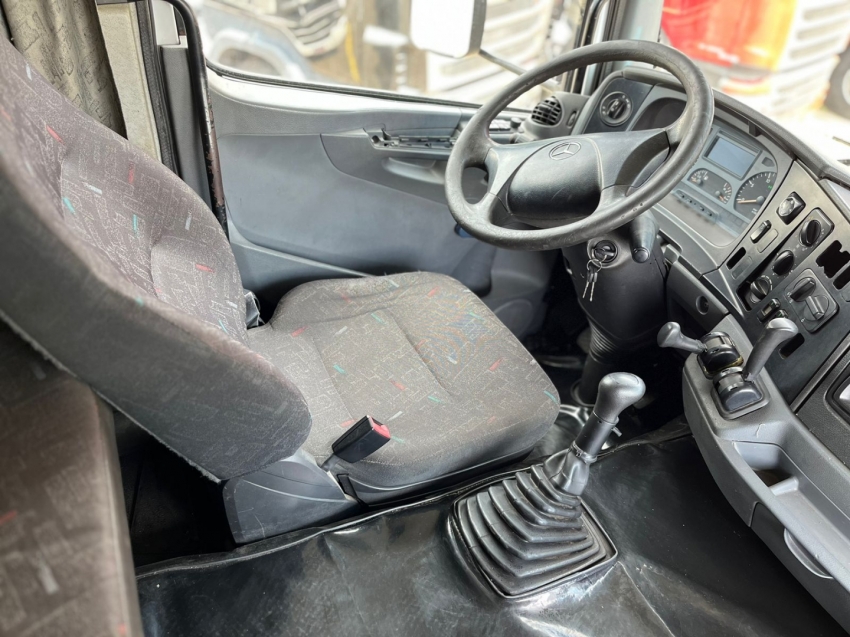 mercedes-benz axor 2535 6x2 350 diesel manual 2009 mercedes-benz axor 2535 6x2 350 diesel manual 2009