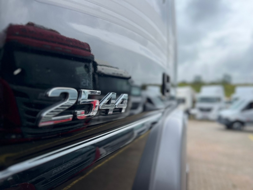 mercedes-benz 2544 6x2 80 diesel automatico 2022 mercedes-benz 2544 6x2 80 diesel automatico 2022