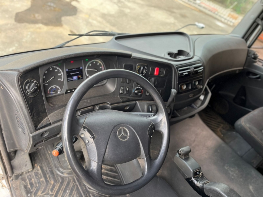 mercedes-benz axor 6x4 440 diesel automatico 2021