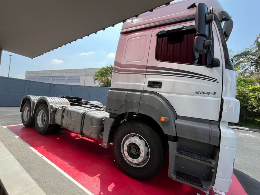 mercedes-benz 2544 6x2 440 diesel automatico 2022 mercedes-benz 2544 6x2 440 diesel automatico 2022
