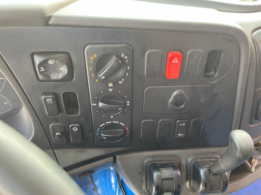 mercedes-benz axor 4x2 350 diesel semiautomatico 2012 mercedes-benz axor 4x2 350 diesel semiautomatico 2012