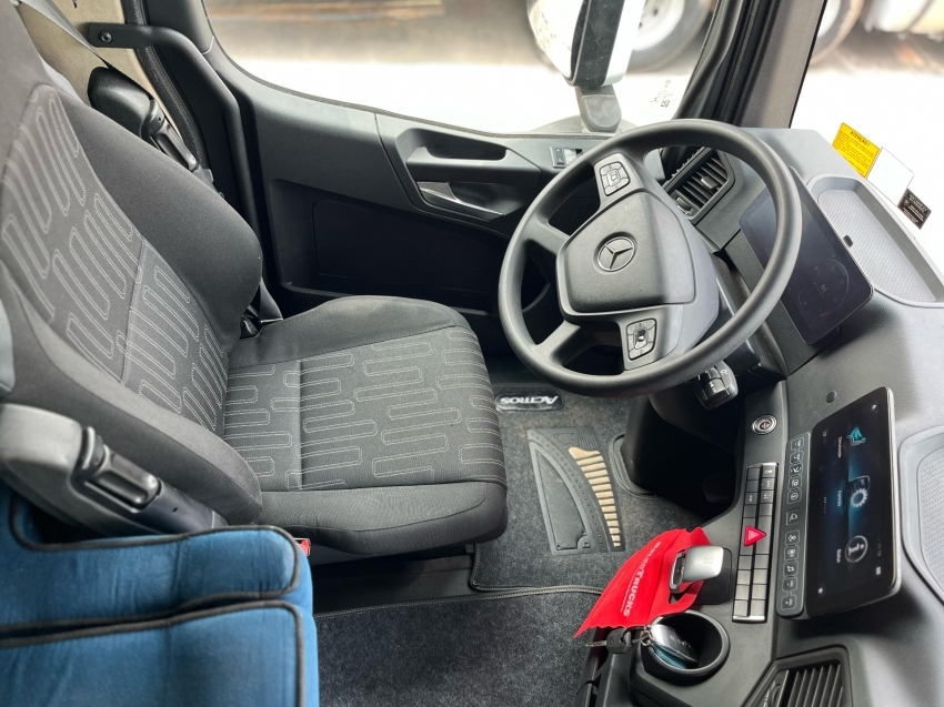 mercedes-benz actros 2548 6x2 2022/2022