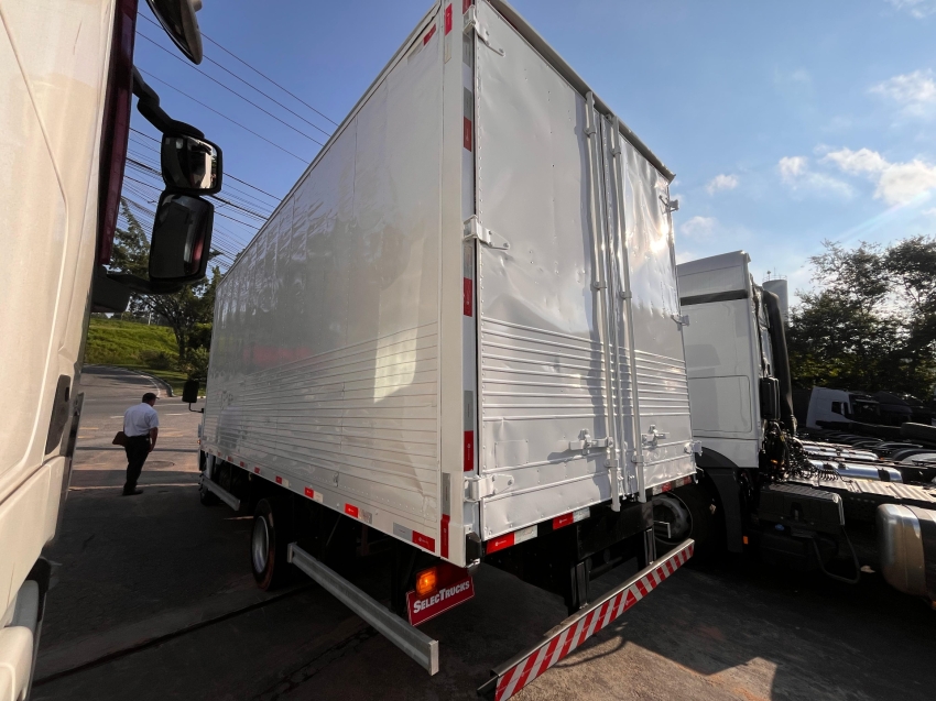 mb accelo 1016/44 selectrucks.