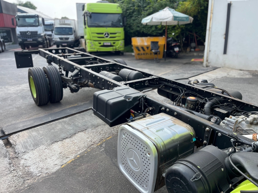 mercedes-benz accelo 1016 4x2 2020/2020.