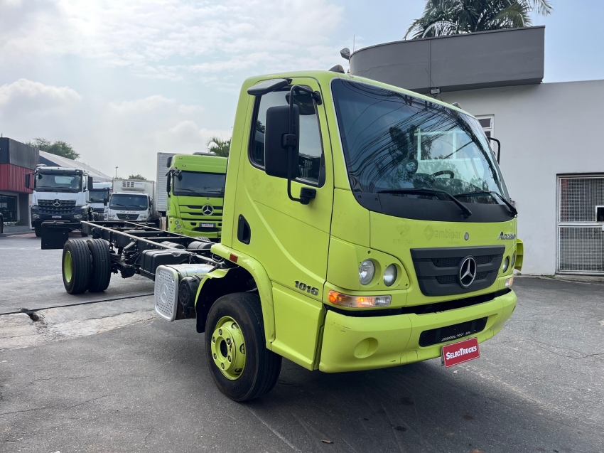 mercedes-benz accelo 1016 4x2 2020/2020.