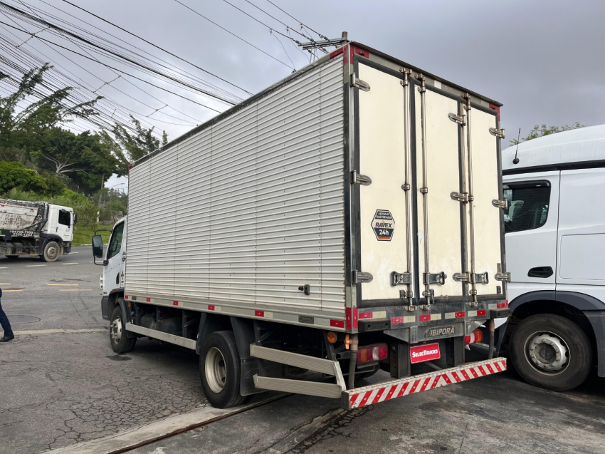 mercedes benz accelo 1016 4x2 22/22 bau refrigerado ibipora selectrucks