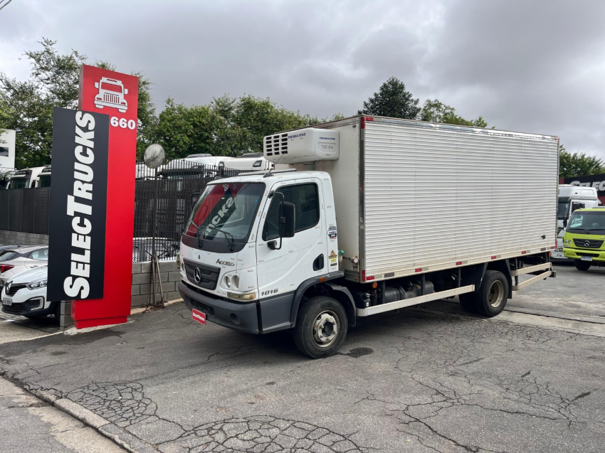 mercedes benz accelo 1016 4x2 22/22 bau refrigerado ibipora selectrucks