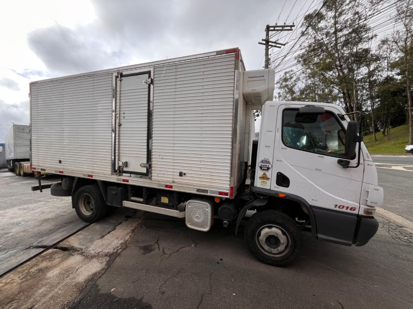 mercedes benz accelo 1016 4x2 22/22 bau refrigerado ibipora selectrucks