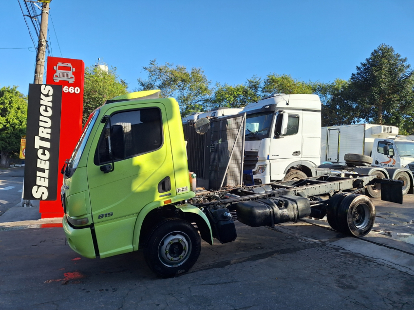 mercedes benz accelo 815 4x2 12/12 chassi selectrucks