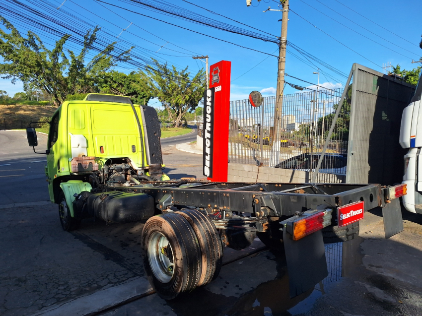 mercedes benz accelo 815 4x2 12/12 chassi selectrucks