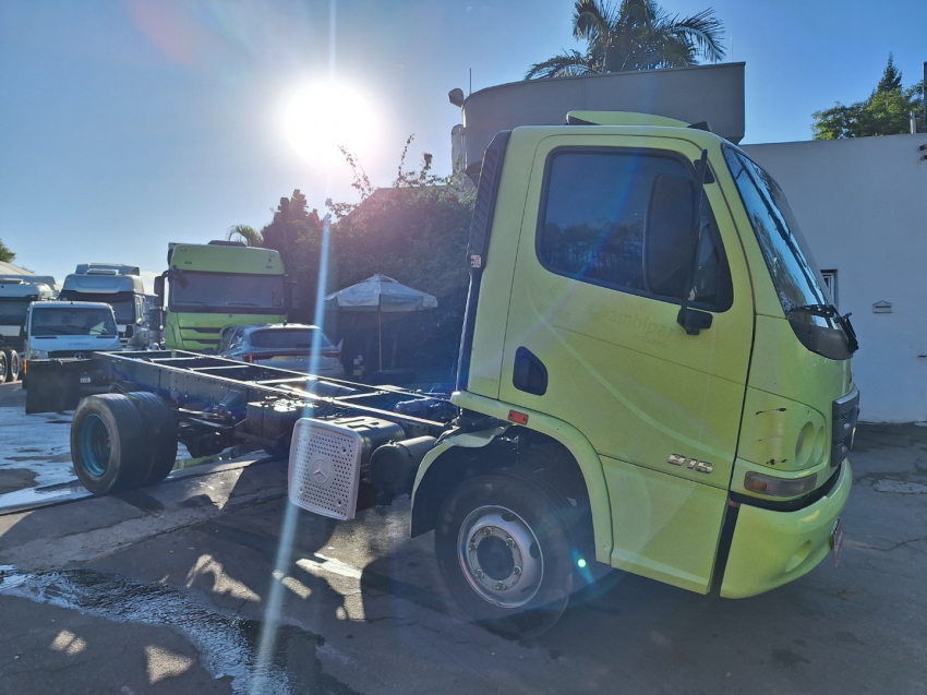 mercedes benz accelo 815 4x2 12/12 chassi selectrucks