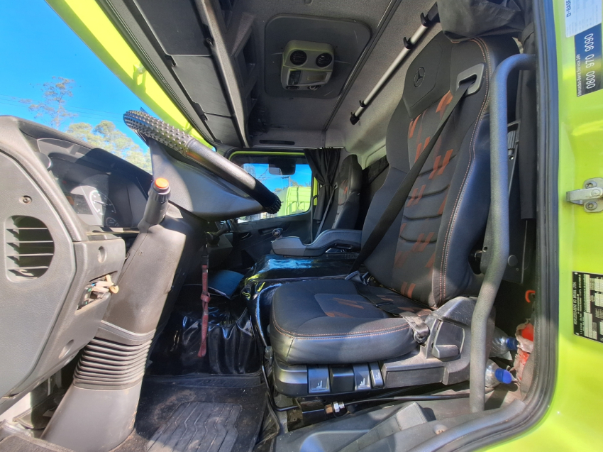 mercedes benz atego 3030 8x2 20/20 baixa km selectrucks