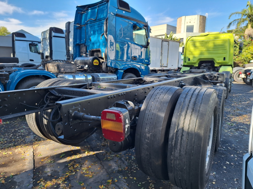 mercedes benz atego 3030 8x2 20/20 baixa km selectrucks