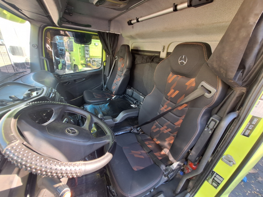 mercedes benz atego 3030 8x2 20/20 baixa km selectrucks