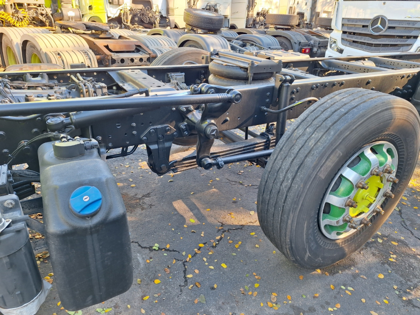 mercedes benz atego 3030 8x2 20/20 baixa km selectrucks
