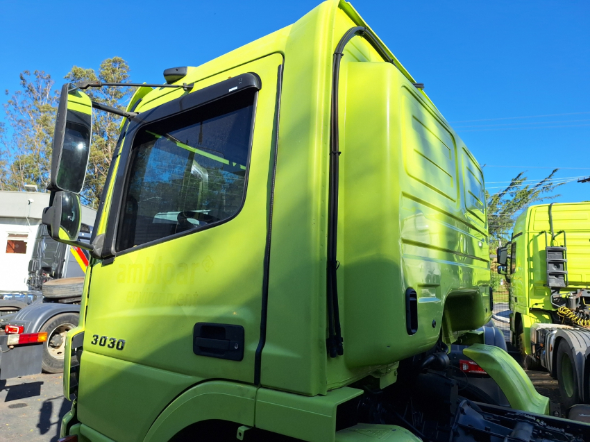 mercedes benz atego 3030 8x2 20/20 baixa km selectrucks