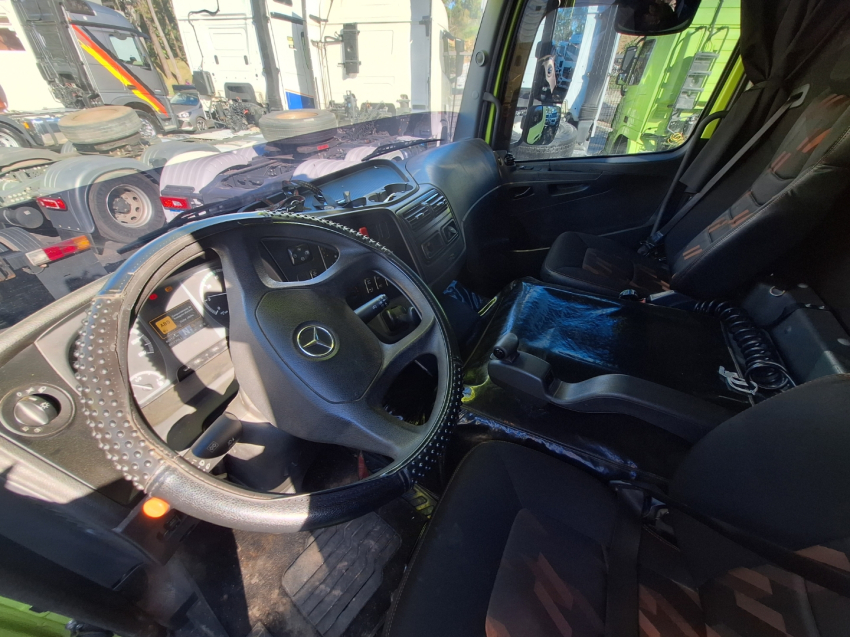mercedes benz atego 3030 8x2 20/20 baixa km selectrucks