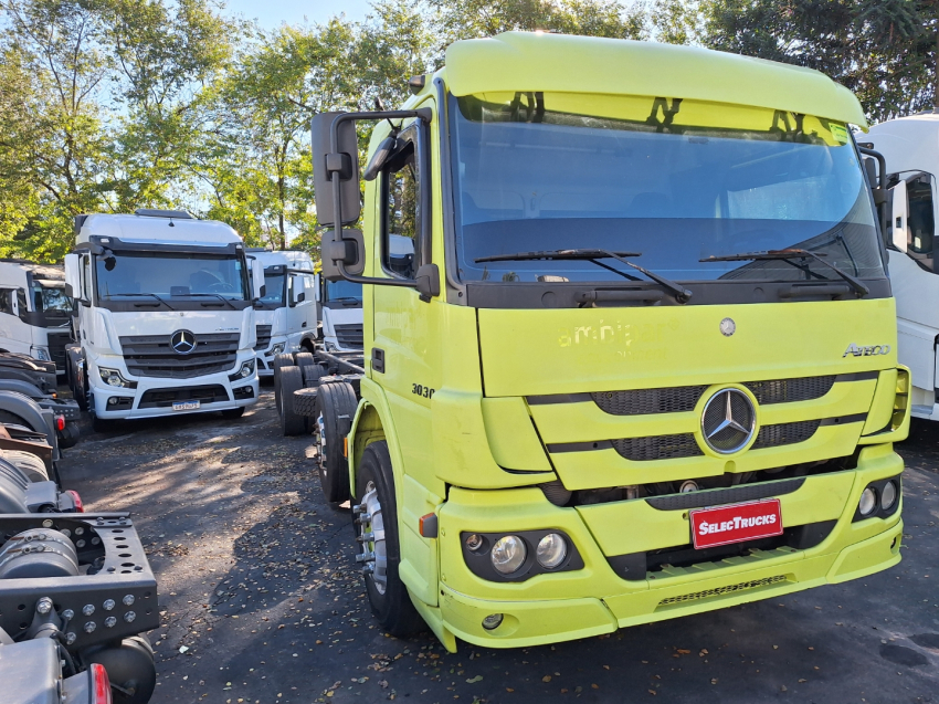 mercedes benz atego 3030 8x2 20/20 baixa km selectrucks