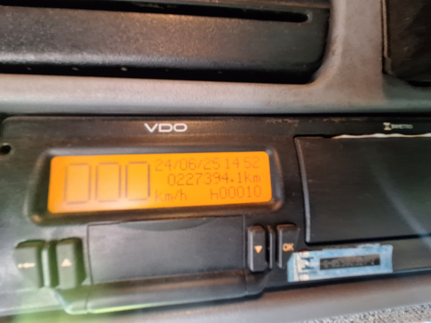 mercedes benz atego 3030 8x2 20/20 baixa km selectrucks