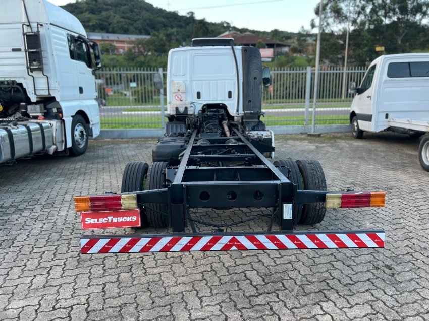 mb accelo 815 4x2