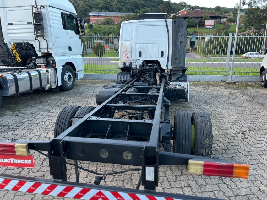 mb accelo 815 4x2