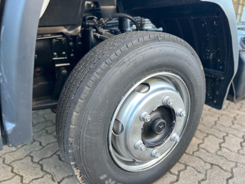 mb accelo 815 4x2
