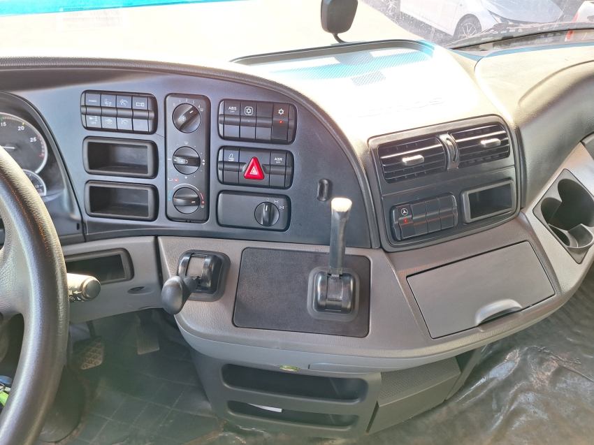 mercedes-benz actros 2651s megaspace
